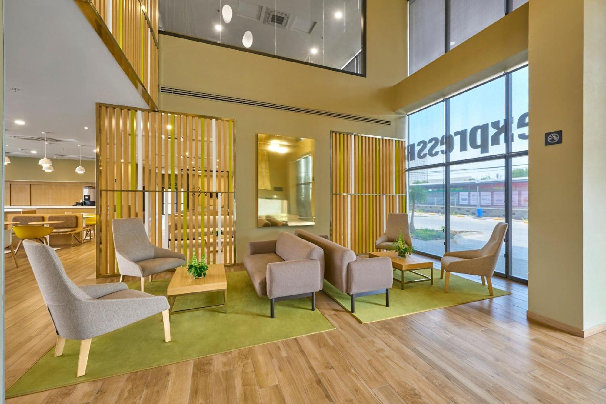 City Express Plus By Marriott Leon Centro De Convenciones Zewnętrze zdjęcie